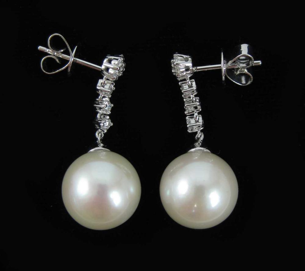 PAIR OF PEARL AND DIAMOND EARRINGS  3167b6