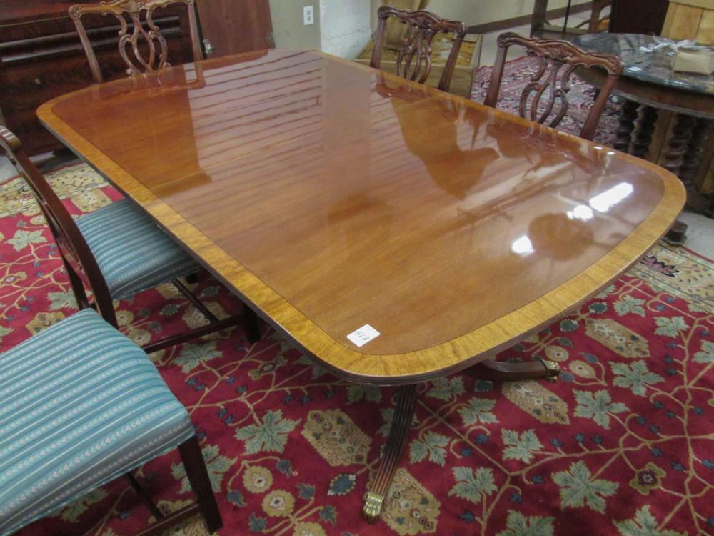 FEDERAL STYLE MAHOGANY DINING TABLE 31688a