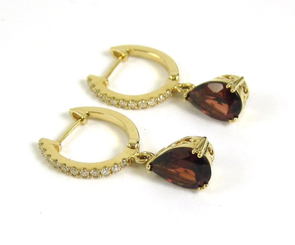 PAIR OF GARNET AND DIAMOND DANGLE EARRINGS,