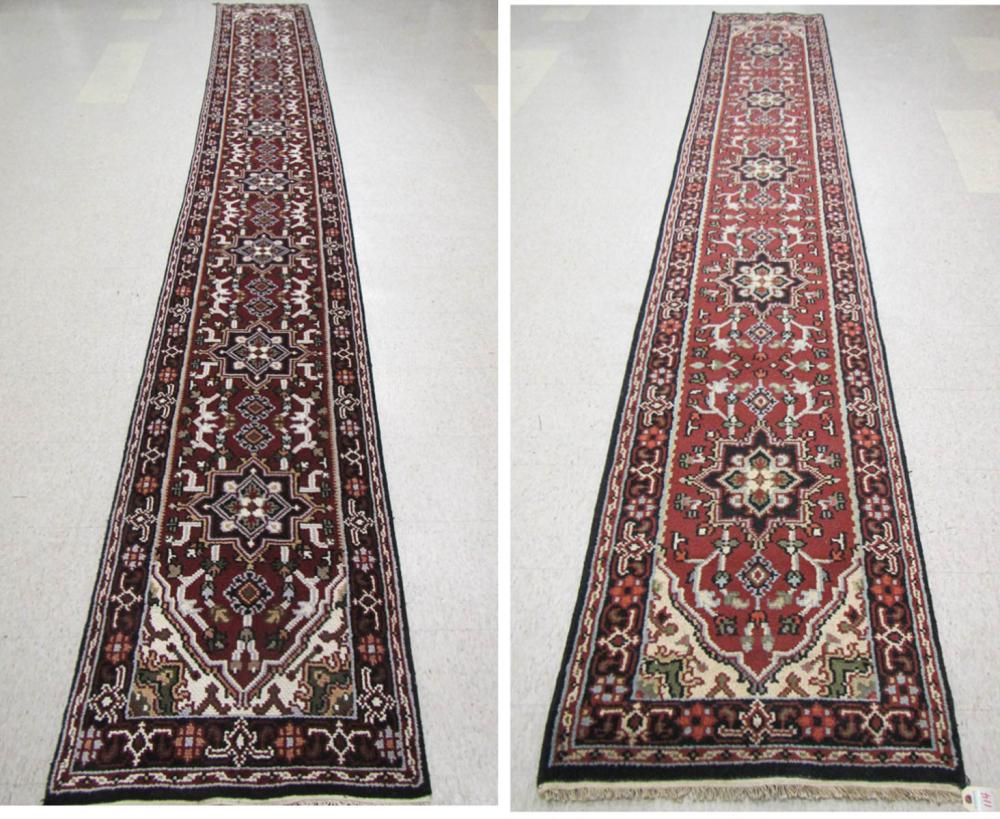 TWO SIMILAR HAND KNOTTED ORIENTAL 316a1d