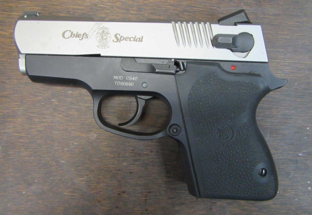 SMITH AND WESSON MODEL CS40 "CHIEFS