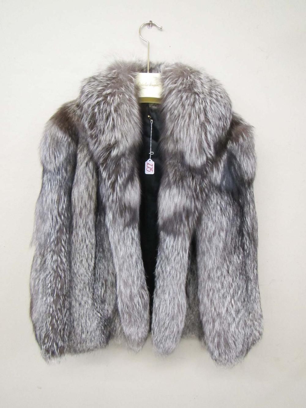 LADY'S FOX FUR COAT WITH ONE HOOK