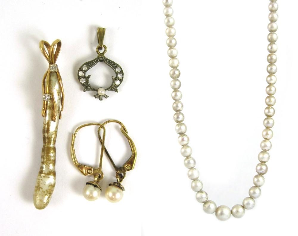 FIVE ARTICLES OF PEARL JEWELRY,