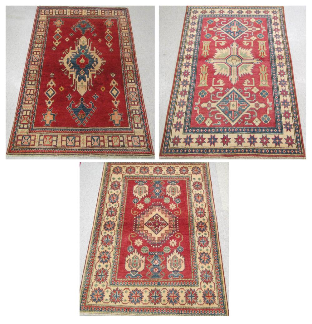 THREE SIMILAR HAND KNOTTED ORIENTAL 316ae0