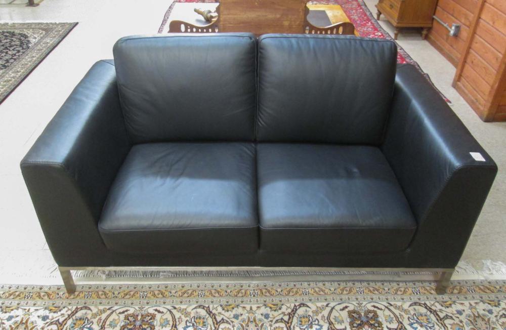 A CONTEMPORARY BLACK LEATHER LOVESEAT,