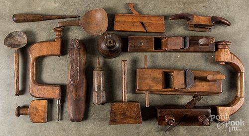 WOODEN TOOLS AND ACCESSORIESWooden