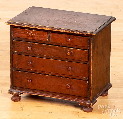 MINIATURE PINE CHEST OF DRAWERS  316de0