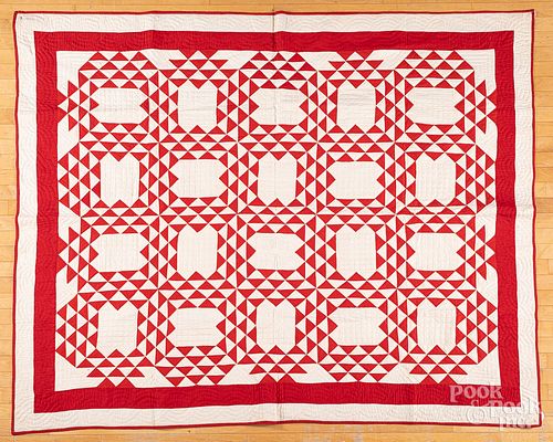 RED AND WHITE PIECED QUILTRed and 316e32