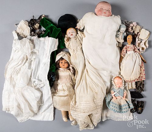 GROUP OF DOLLSGroup of dolls, to include