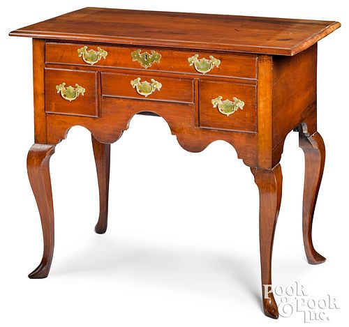 QUEEN ANNE WALNUT DRESSING TABLE  314a32