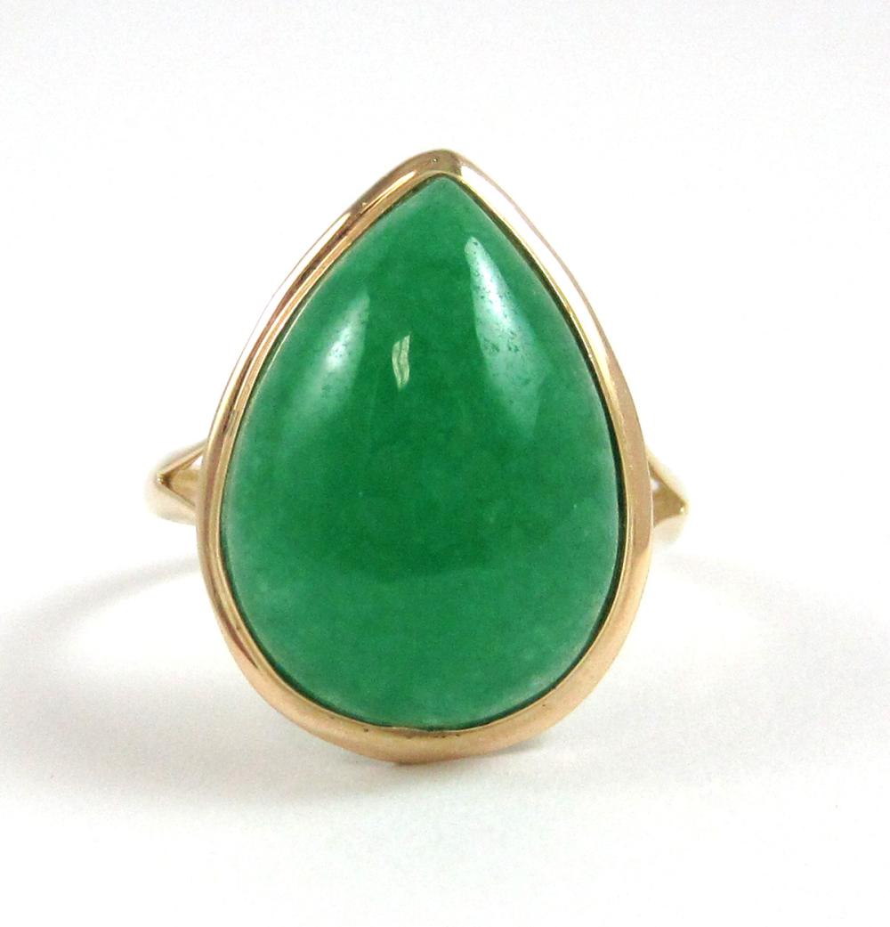 GREEN JADE AND FOURTEEN KARAT GOLD