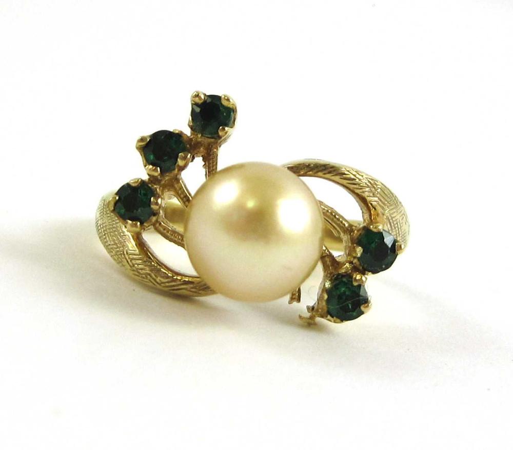 GOLDEN PEARL AND YELLOW GOLD RING.