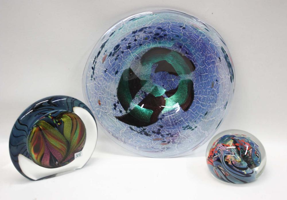 THREE CONTEMPORARY ART GLASS ARTICLES  314f0b