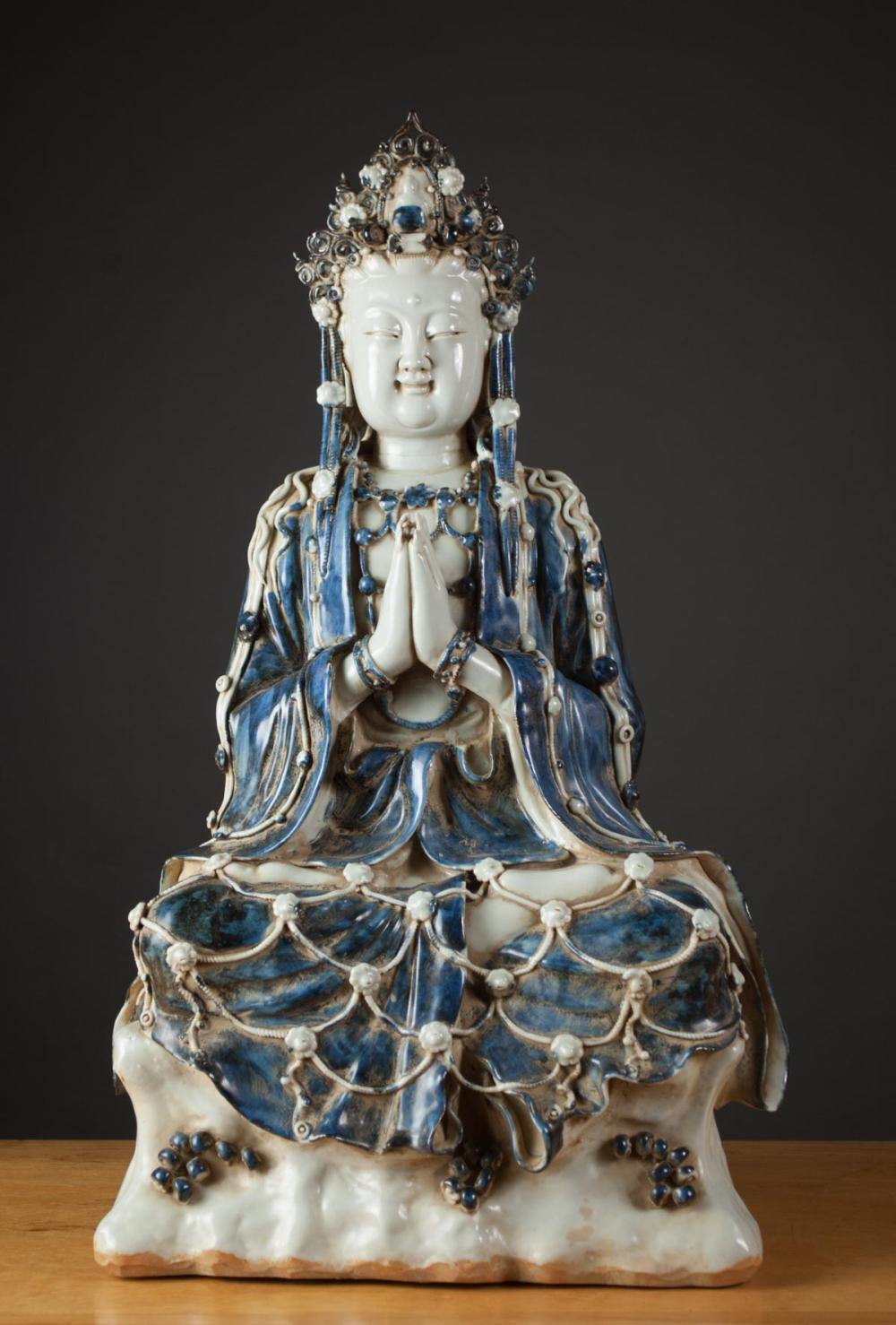 CHINESE BLUE GLAZED POTTERY GUANYIN 314ff6