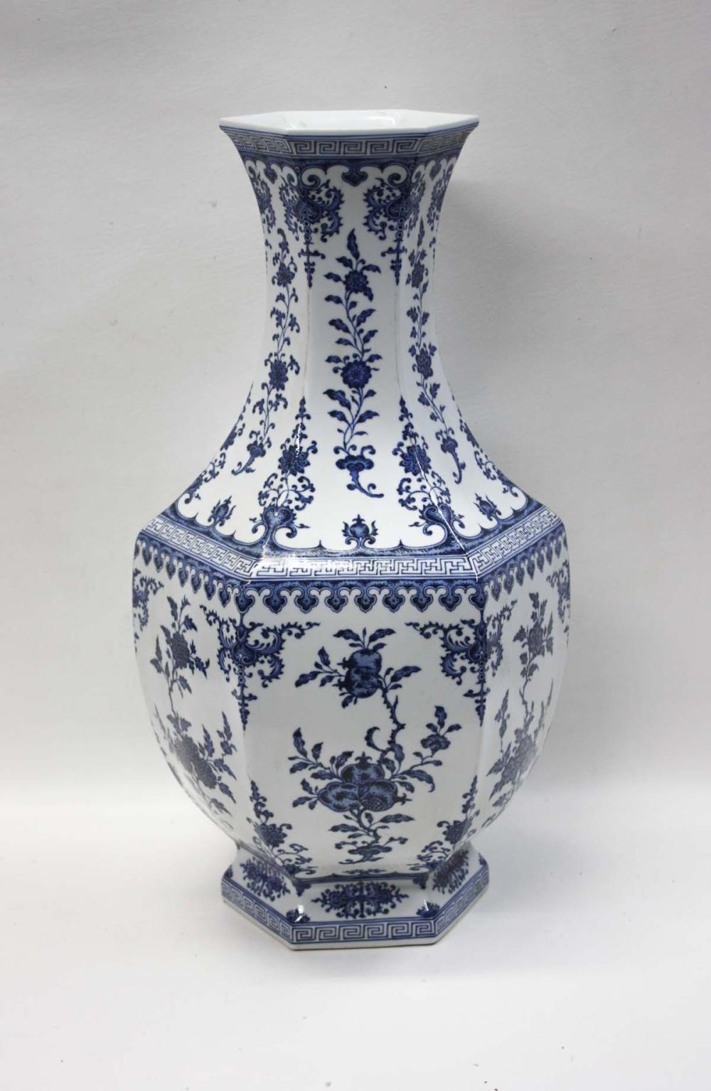 CHINESE BLUE AND WHITE PORCELAIN 315069