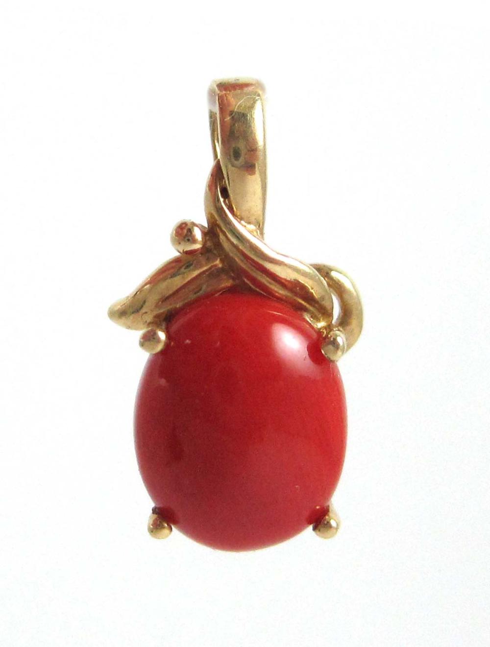 CORAL AND FOURTEEN KARAT GOLD PENDANT  315083