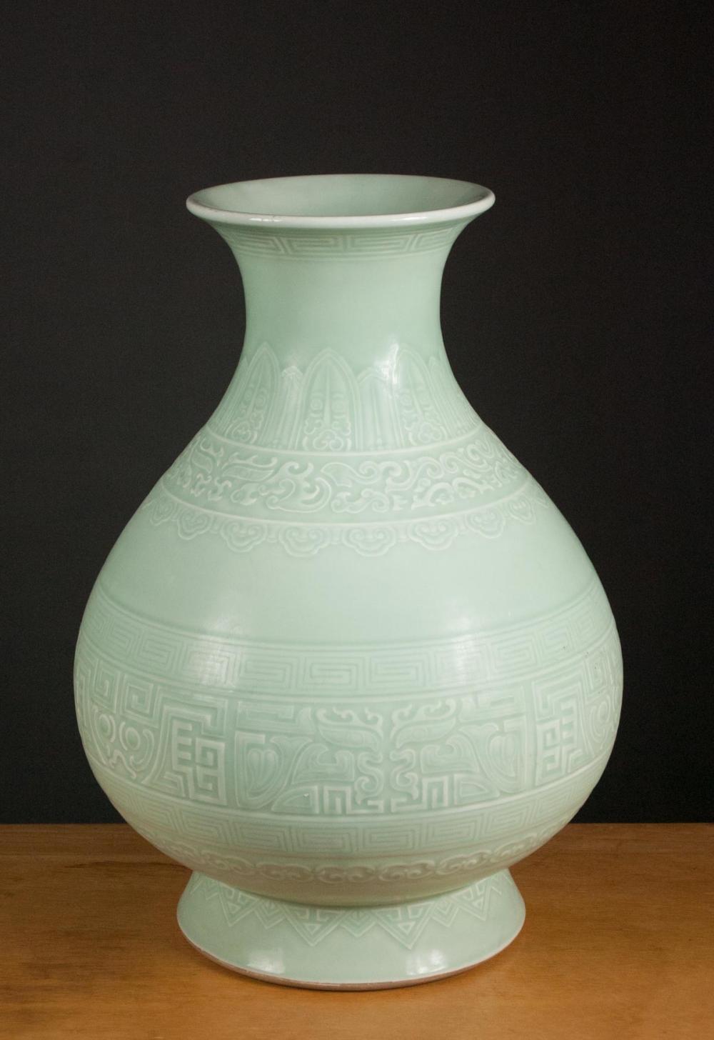 CHINESE PORCELAIN CELADON GLAZED 315086