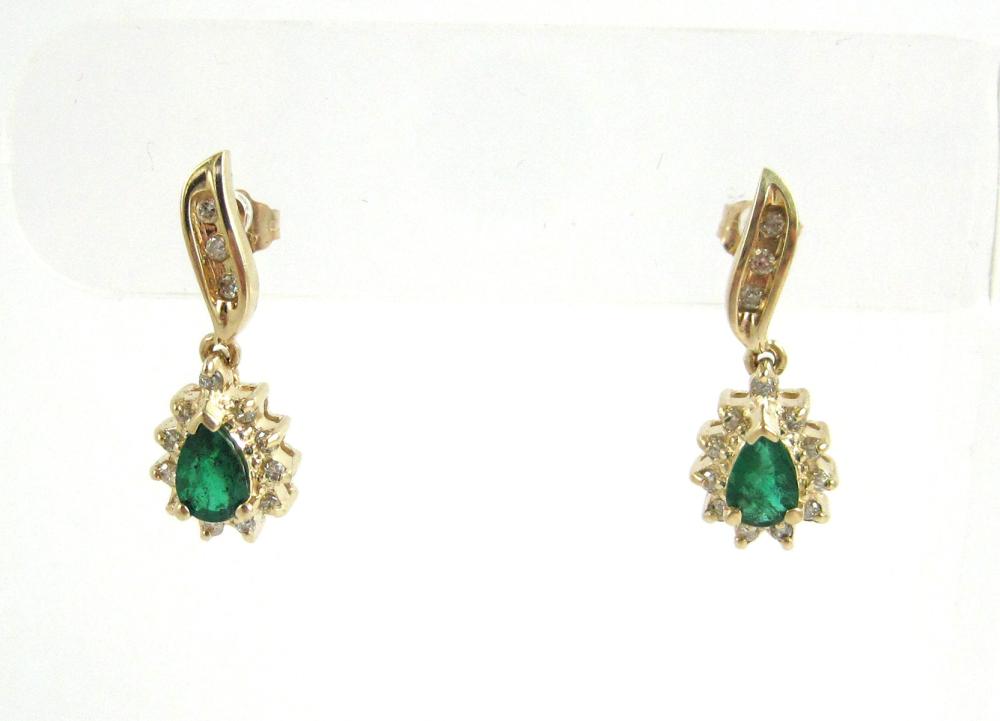 PAIR OF EMERALD AND DIAMOND DANGLE 3150a6