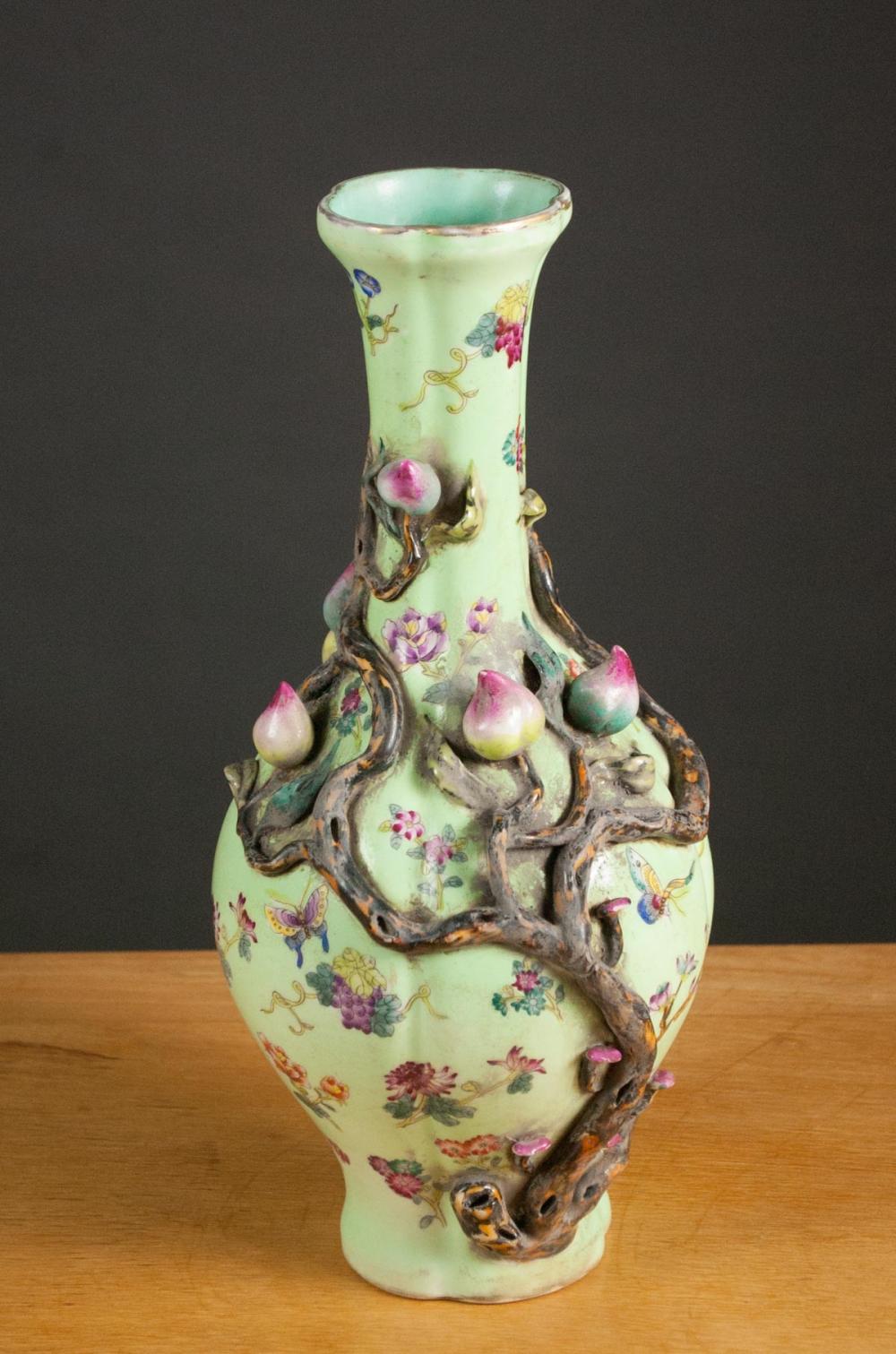 CHINESE PORCELAIN VASE BULBOUS 3150b8