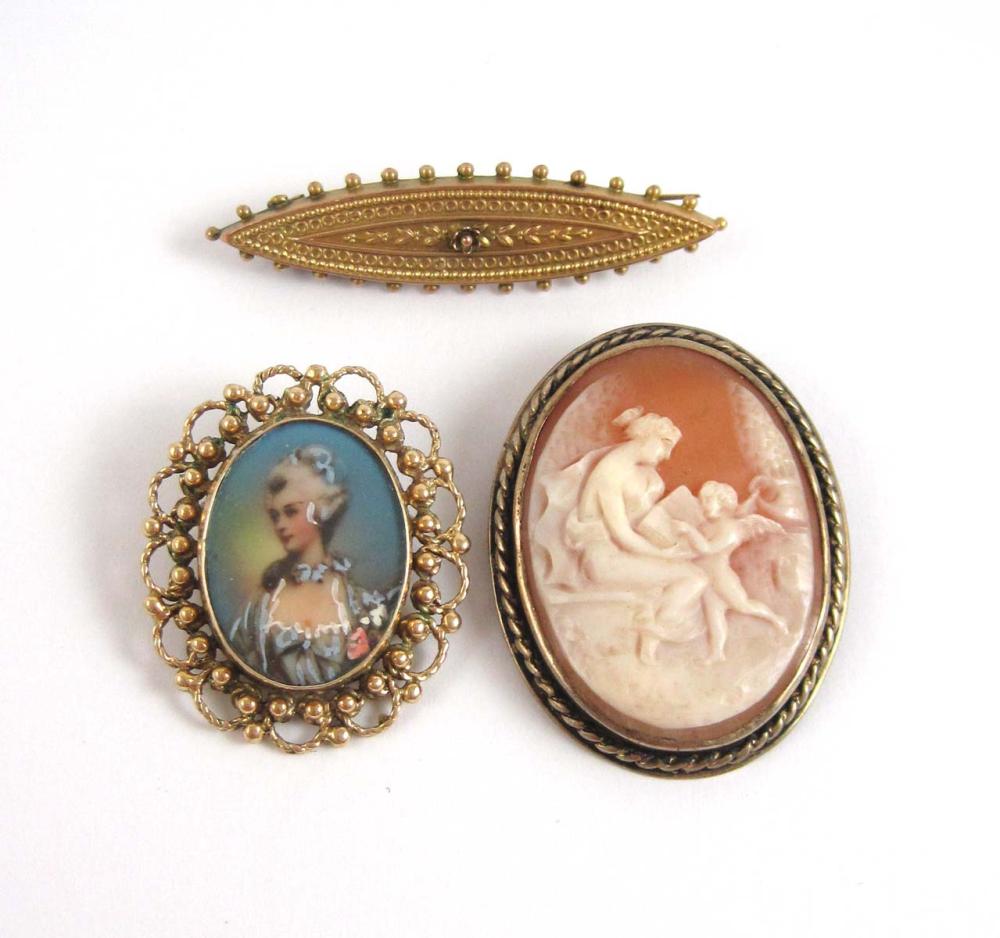 COLLECTION OF THREE BROOCHES INCLUDING 315171