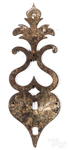 LARGE WROUGHT IRON ESCUTCHEON  315286