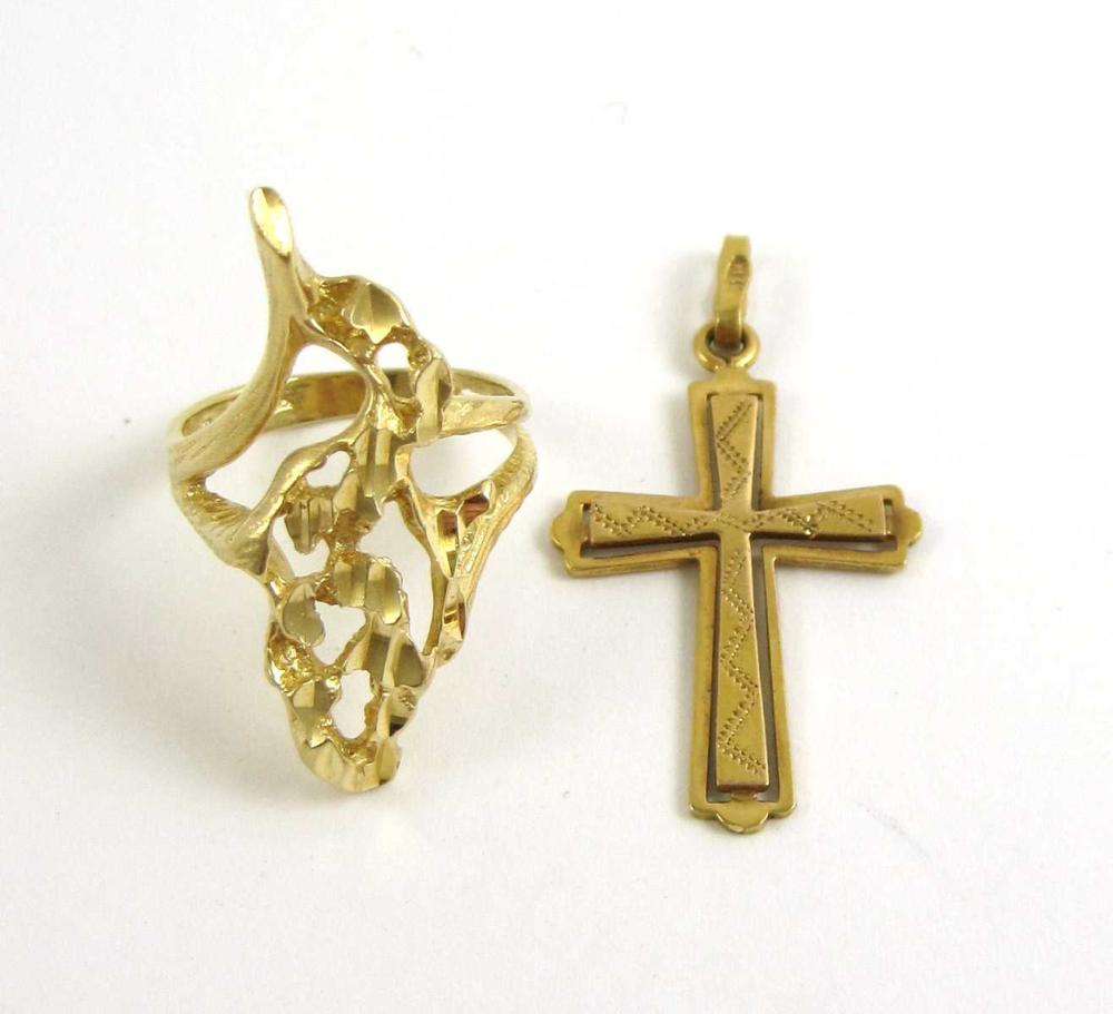 TWO ARTICLES OF YELLOW GOLD JEWELRY,