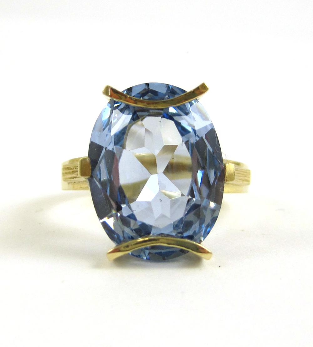 BLUE SPINEL AND NINE KARAT GOLD