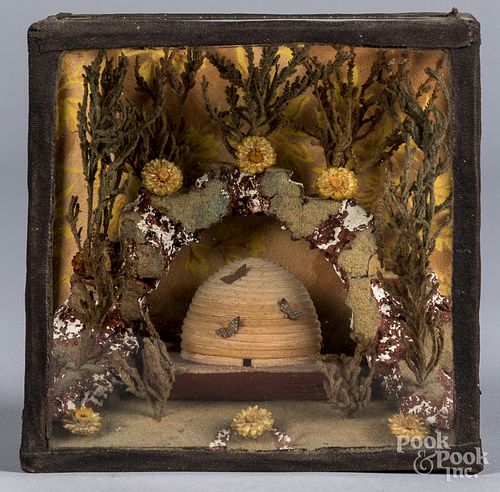 VICTORIAN DIORAMA OF A BEE SKEP  3153cf