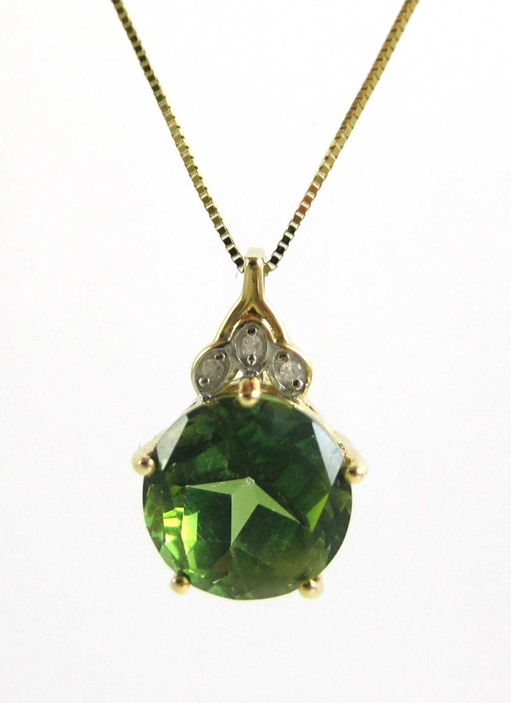 MOLDAVITE AND YELLOW GOLD PENDANT