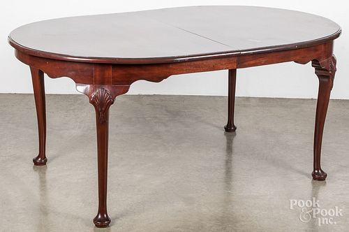 QUEEN ANNE STYLE MAHOGANY DINING