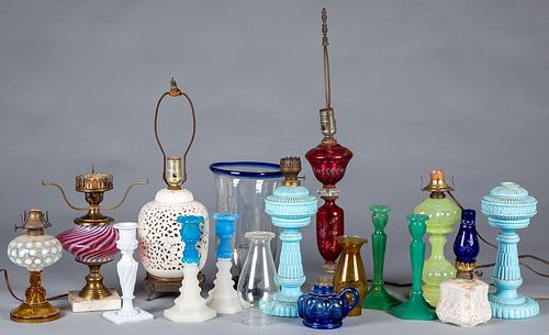 GROUP OF FLUID AND TABLE LAMPS