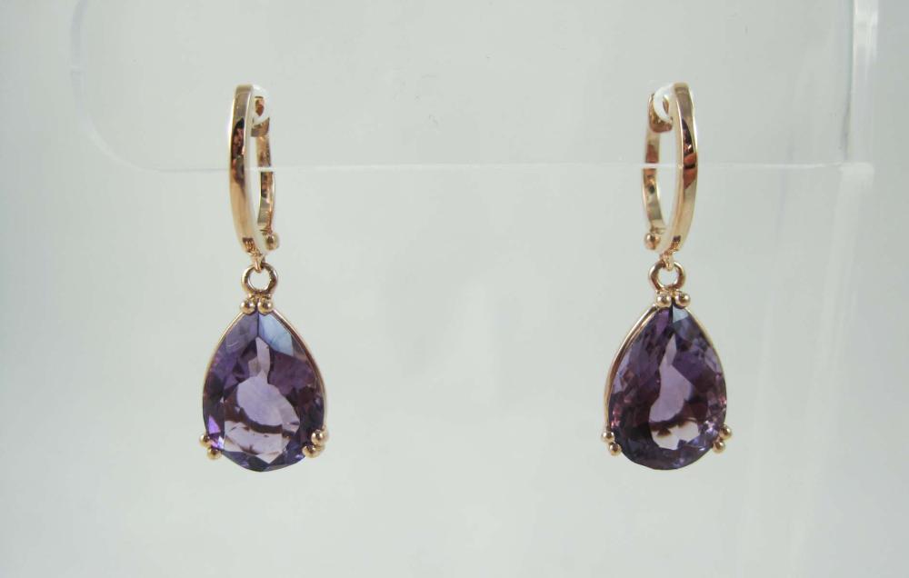 PAIR OF AMETHYST DANGLE EARRINGS  31556d