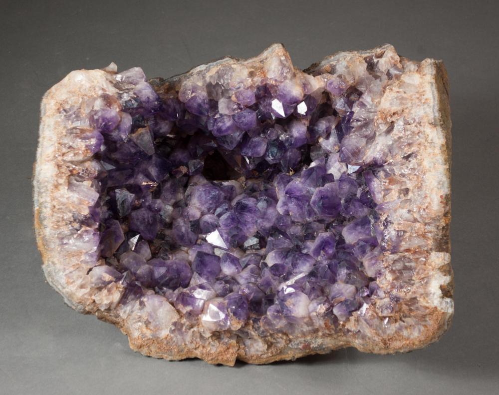 LARGE AMETHYST QUARTZ CAVE GEODE,