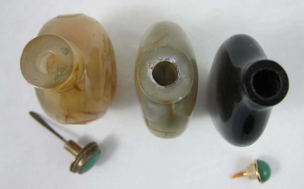 FIVE CHINESE HARDSTONE SNUFF BOTTLES,