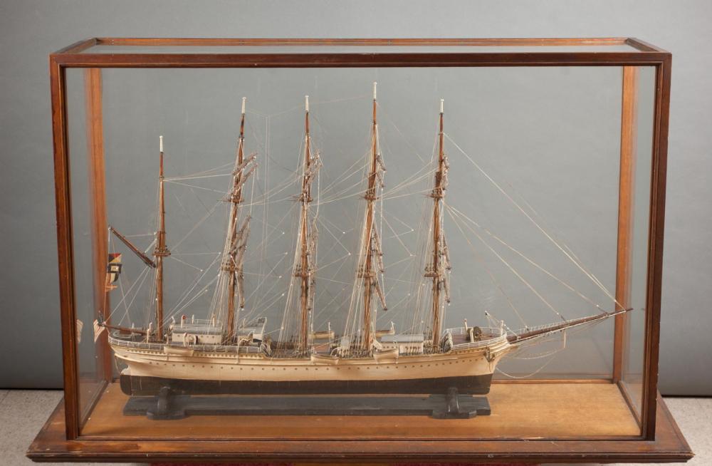 SAILING SHIP MODEL IN GLASS SHOWCASE  31581e