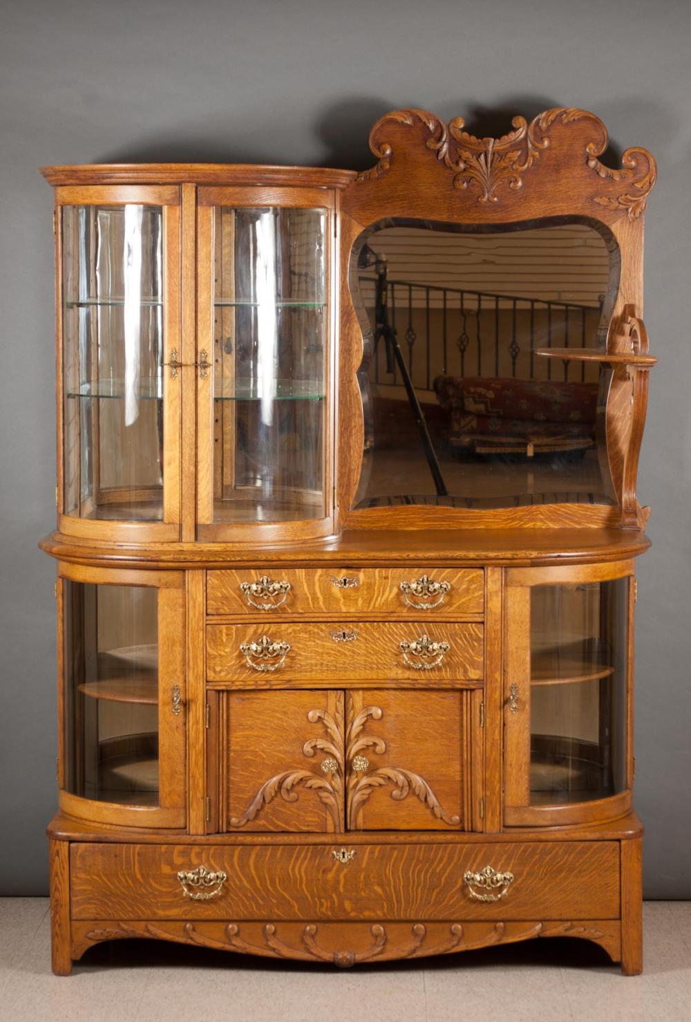 LATE VICTORIAN OAK AND CURVED GLASS 31586c