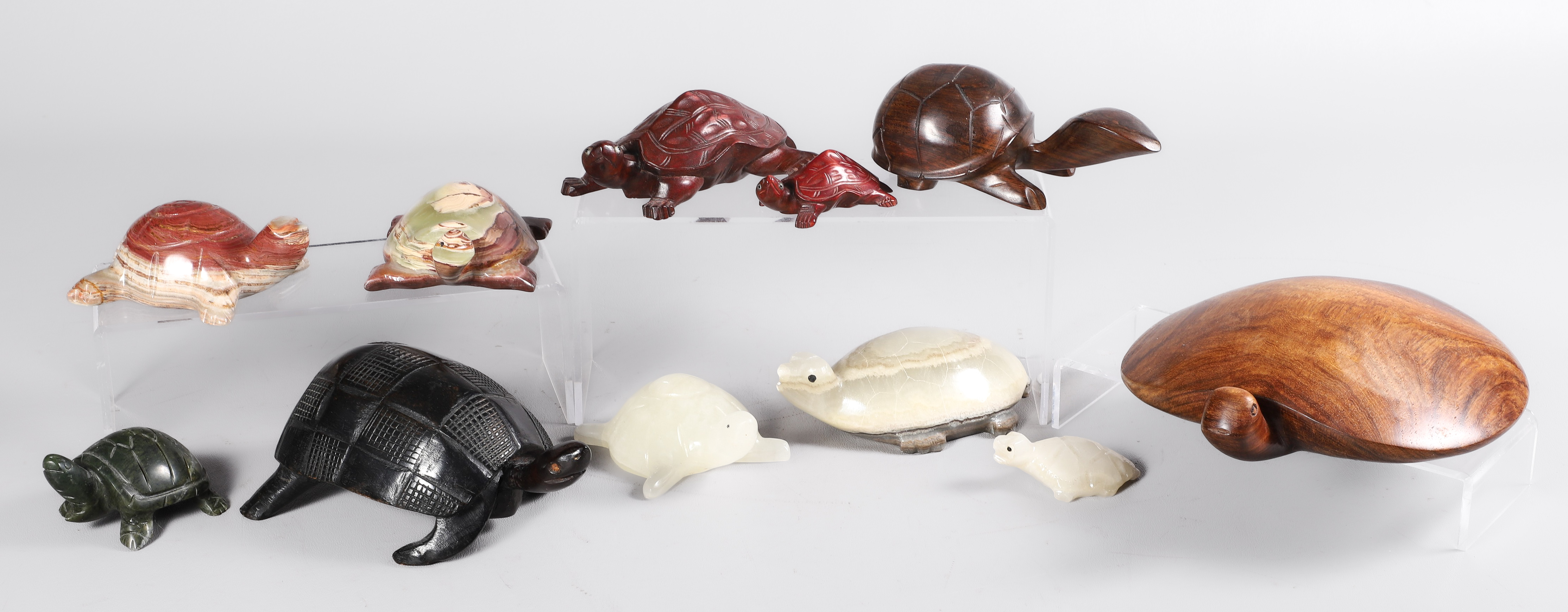  11 Stone wood turtle figurines  318043