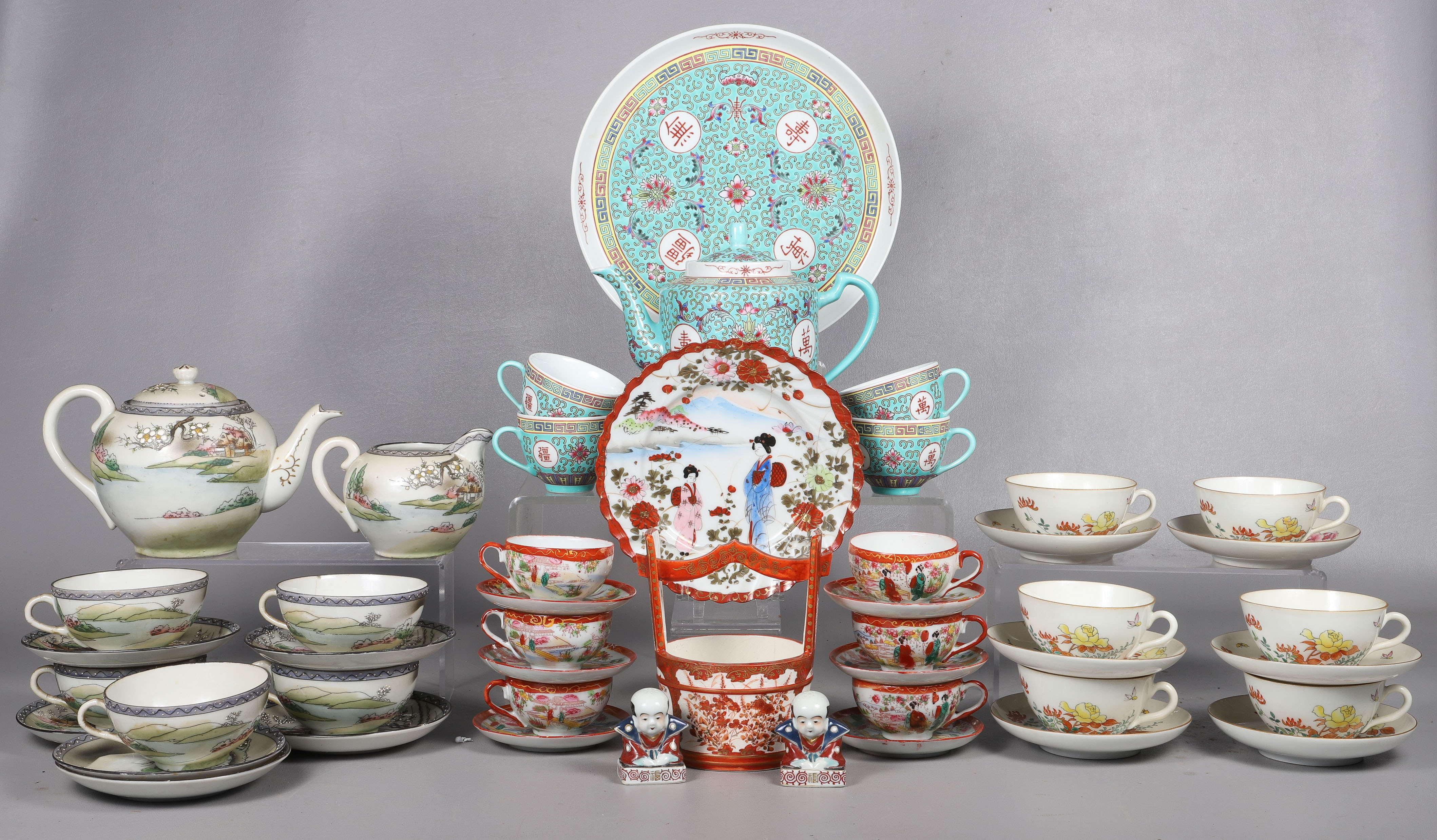 Assembled Asian porcelain group 318070