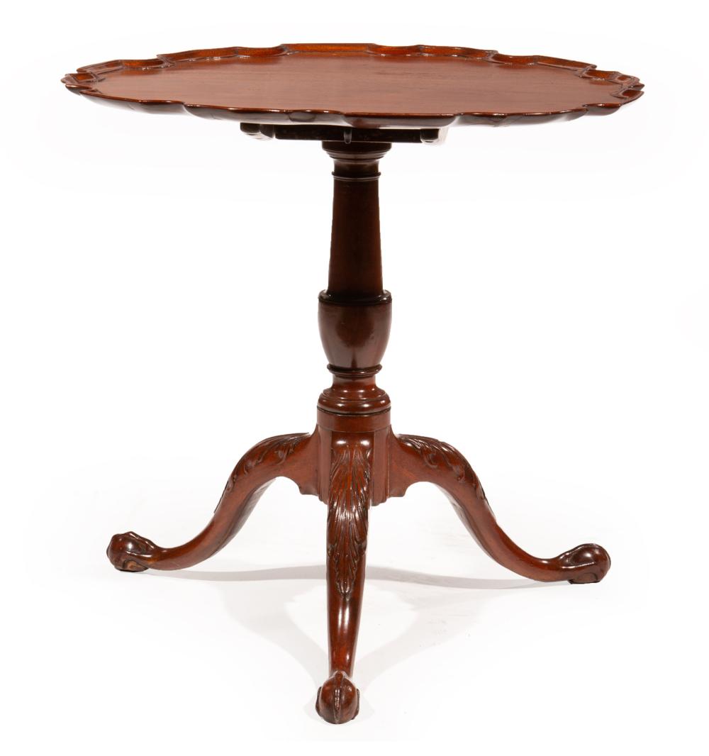 CHIPPENDALE-STYLE MAHOGANY PIECRUST