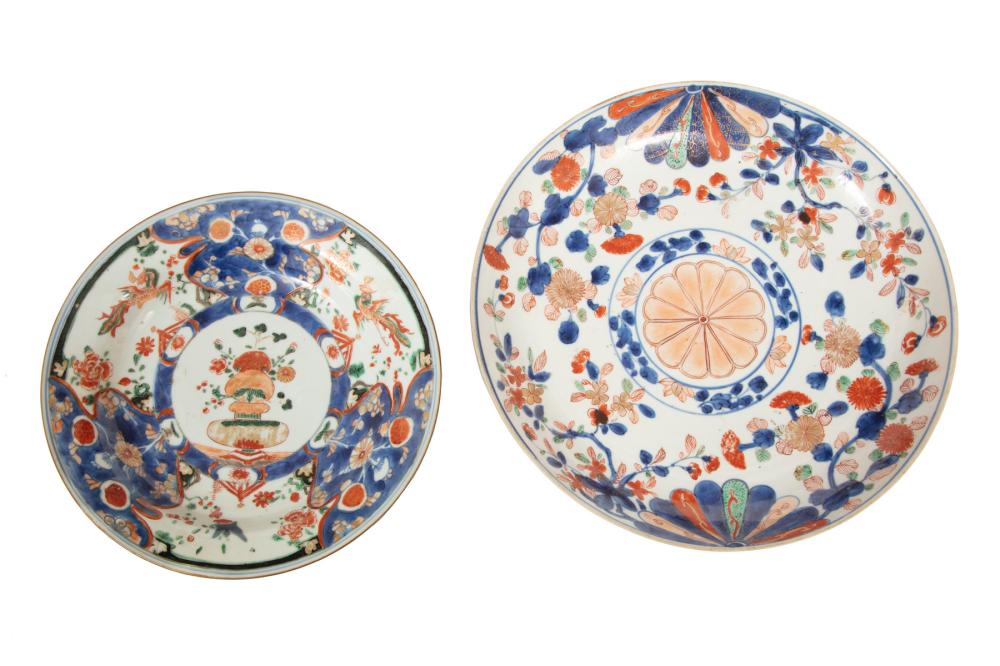 TWO CHINESE EXPORT IMARI PORCELAIN 31824b