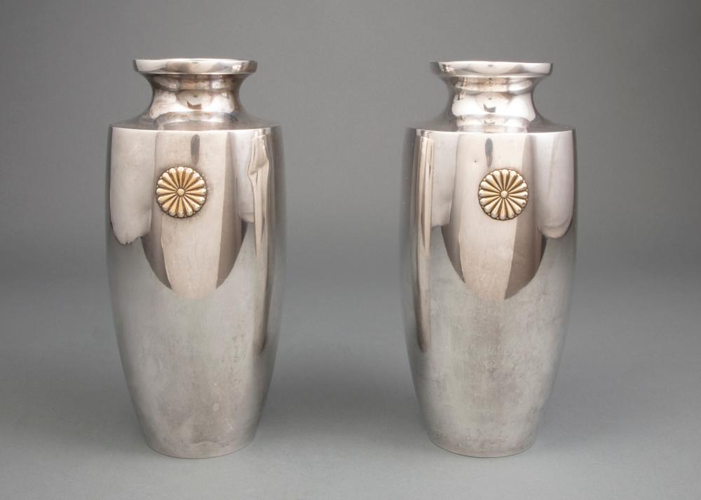 PAIR OF JAPANESE SILVER VASESPair 31825f