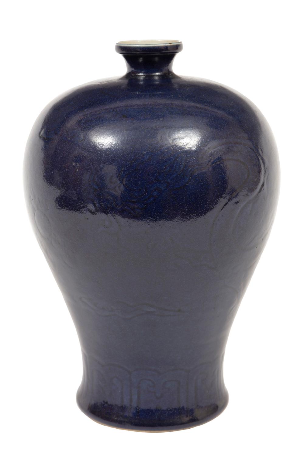 CHINESE BLUE GLAZED PORCELAIN MEIPING 318257