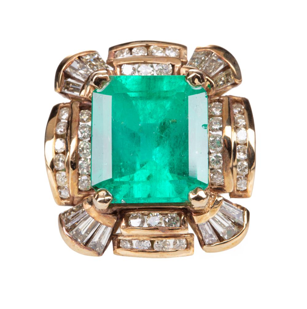 18 KT YELLOW GOLD EMERALD AND 3182b2