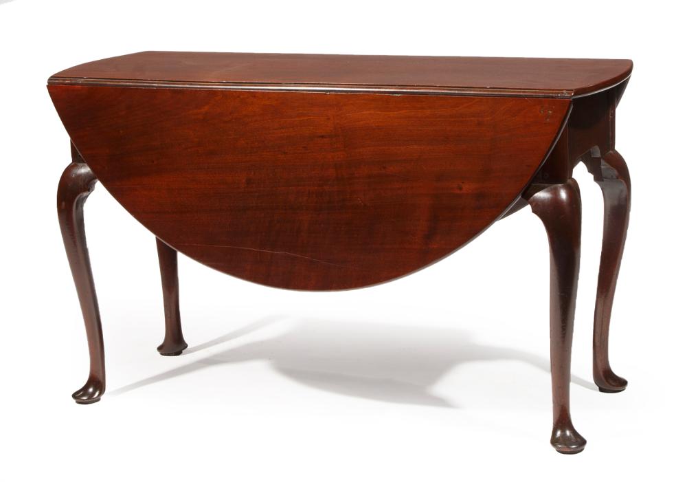 QUEEN ANNE WALNUT DROP-LEAF TABLEQueen