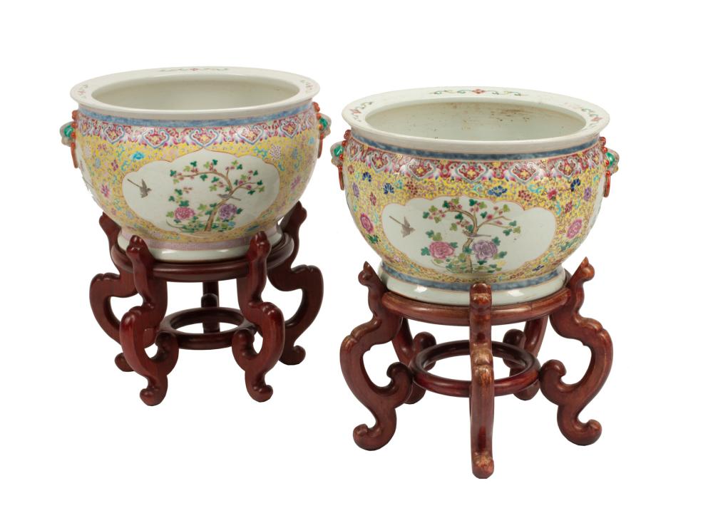 CHINESE FAMILLE ROSE DECORATED 318469