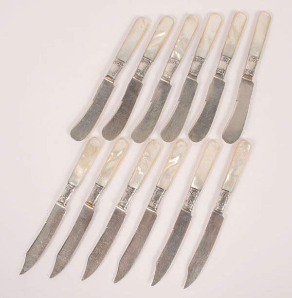 Lot of butter and fruit knives