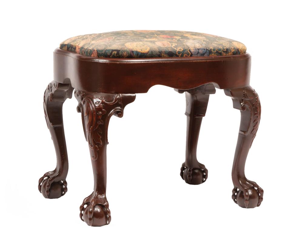 CHIPPENDALE STYLE MAHOGANY FOOT 318513