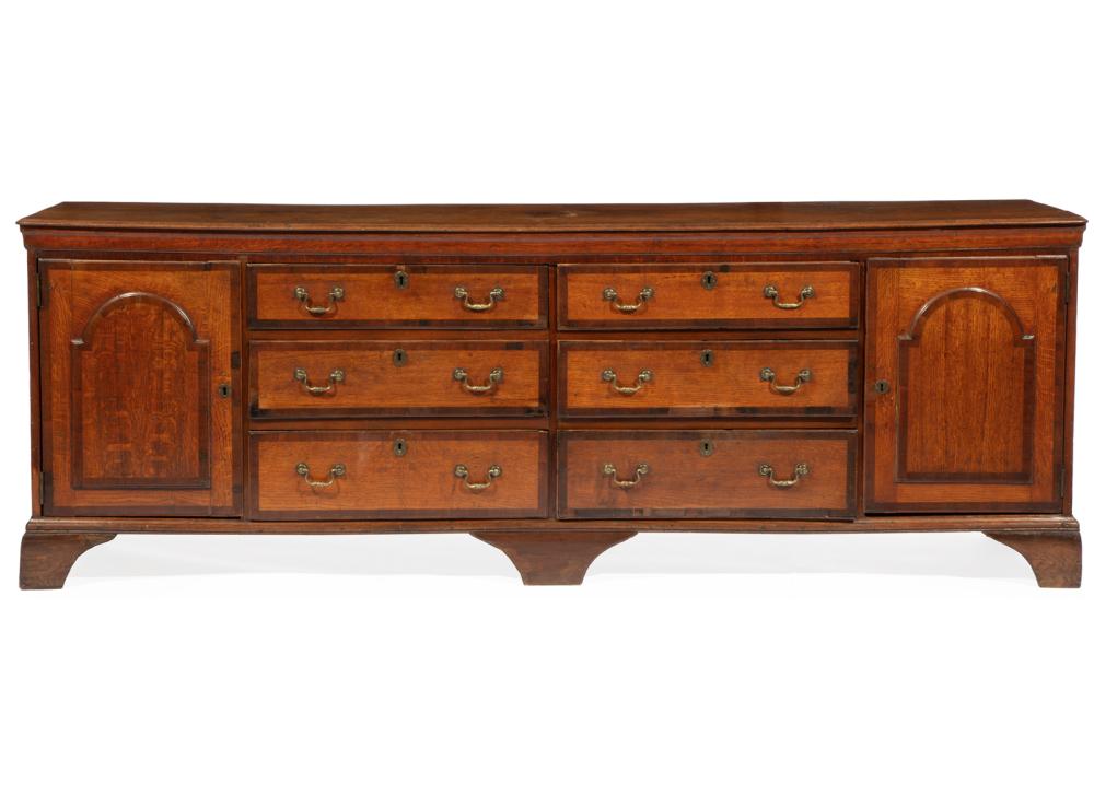 WILLIAM AND MARY BANDED OAK DRESSER 3185e9