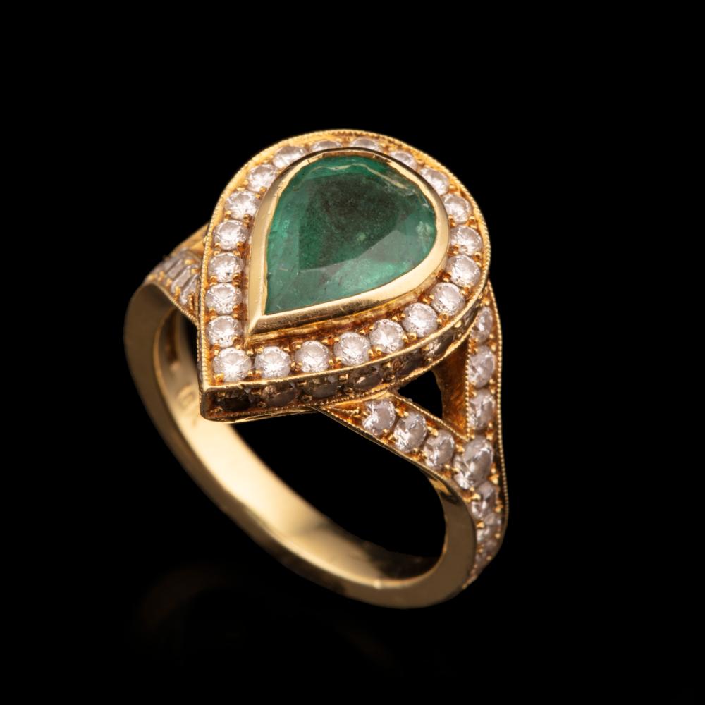 18 KT. YELLOW GOLD, EMERALD AND