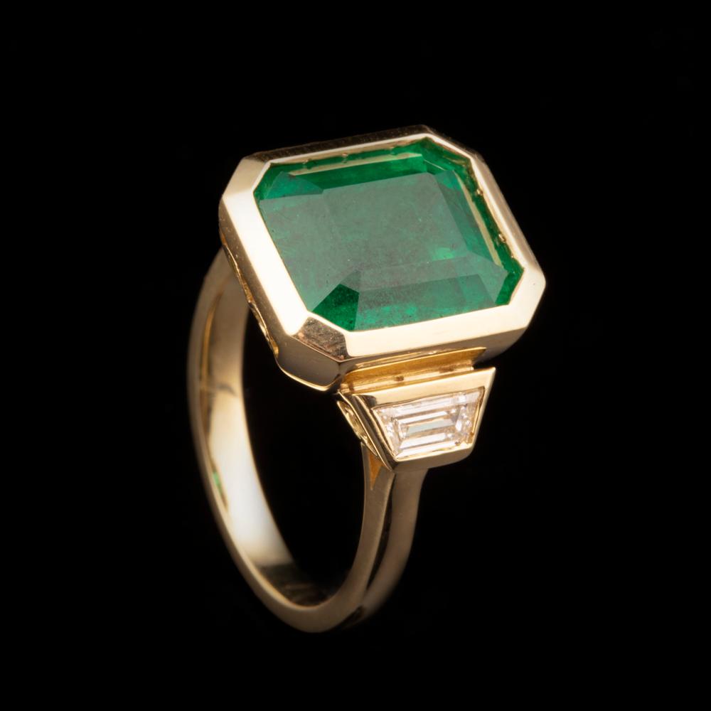 18 KT YELLOW GOLD EMERALD AND 318686